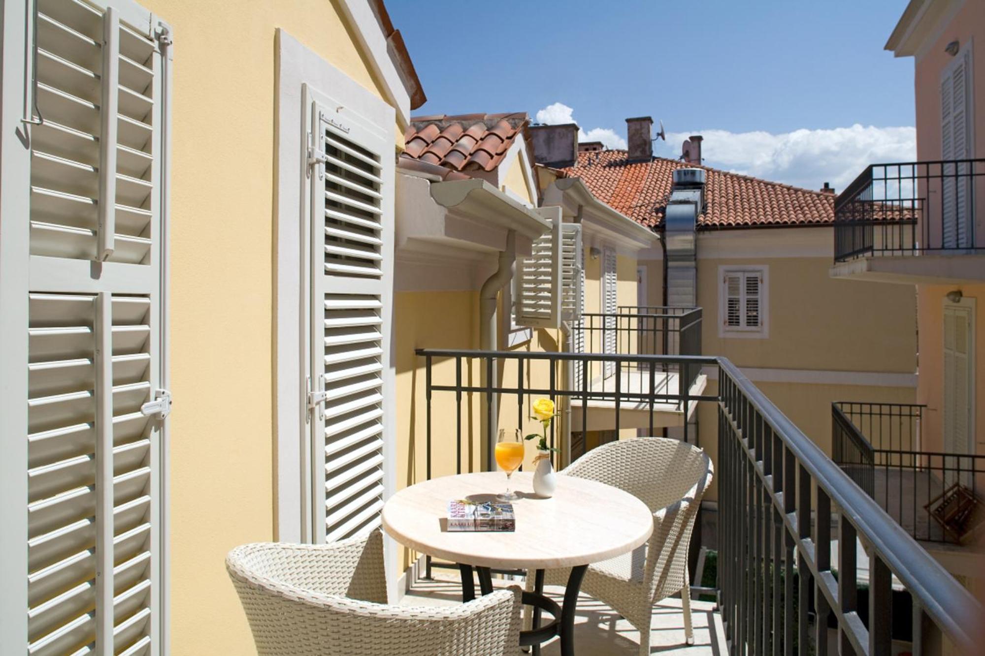 Old Town And Apartma *